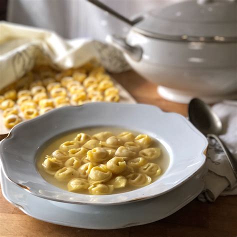 Tortellini In Brodo Tradizionali La Luna Sul Cucchiaio Ricette Tortellini Cibo