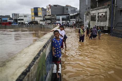 Jakarta To Build Giant Sea Wall To Stop City Sinking Into Sea Saigoneer