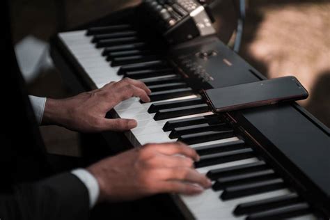 La posición de los dedos y la mano en el piano Guía completa