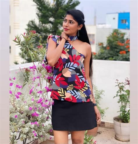 Bigg Boss Telugu Season 6 Contestant Neha Chowdary బిగ్‌బాస్ 6 తెలుగు కంటెస్టెంట్ నేహా చౌద‌రి