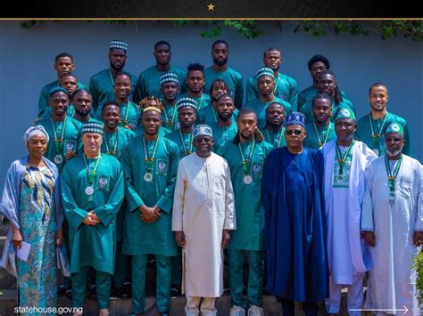 Bola Tinubu récompense les Super Eagles avec des biens immobiliers