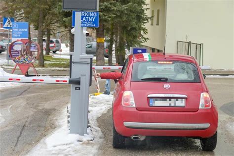 Przy szpitalu w Zakopanem za darmo już nie zaparkujemy Ile teraz