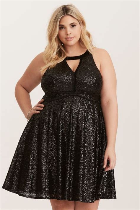 16 Gorgeous Plus Size Prom Dresses Of 2018 To Show Off Your Curves