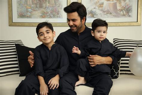 Junaid Khan Family Pictures From Eid UL Fitr 2022 | Reviewit.pk