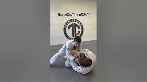 How To Pass The Knee Shield Tips And Tricks Jiujitsu Martialarts