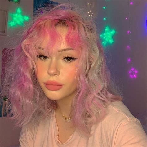 𝒔𝒆𝒗𝒊𝒍𝒔𝒐𝒏𝒆 Curly Hair Styles Pink Hair Aesthetic Hair