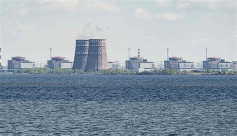 Ucrânia acusa a Rússia de lançar mísseis da central nuclear de