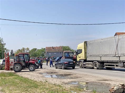 Vlada Srbije saopštila Poljoprivrednici u Vojvodini prekidaju blokade