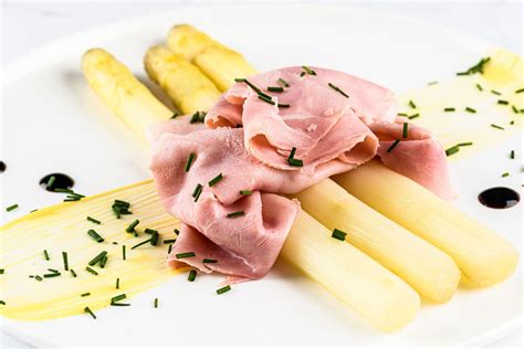 Witte Asperges Met Ham En Hollandaisesaus Plate It