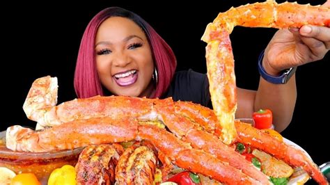 GIANT KING CRAB LEGS LOBSTER TAILS SEAFOOD BOIL MUKBANG BLOVES