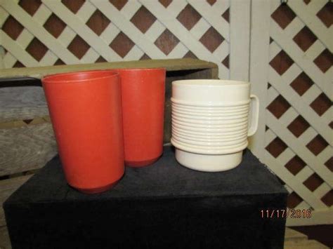 4 Vintage Rubbermaid Coffee Cups Tumblers Glasses 3 J3064 Orange