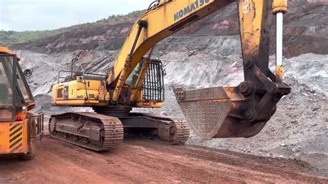 Komatsu Pc Lc Excavator Travelling At Iron Ore Mines Mega