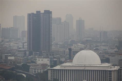 Kualitas Udara Jakarta Terburuk Nomor Dunia Warga Disarankan Pakai