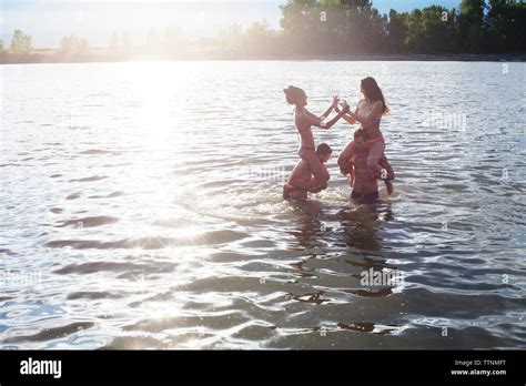 Vieilles Femmes Bikini Sur La Plage Banque De Photographies Et Dimages Haute R Solution Alamy