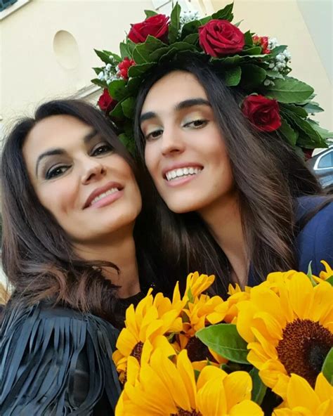 Maria Grazia Cucinotta E Il Marito In Festa Per La Laurea Della Figlia