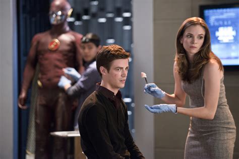 Step Into Star Labs And The Cortex From The Flash Photos