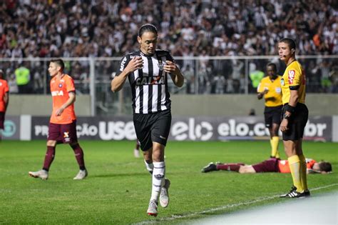 gol em vitória do Atlético MG sobre o Atlético PR Ricardo Oliveira