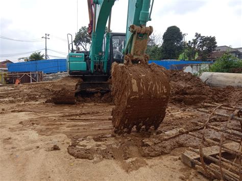 Warga Cigombong Keluhkan Pekerjaan Proyek Double Track Bogor Channel