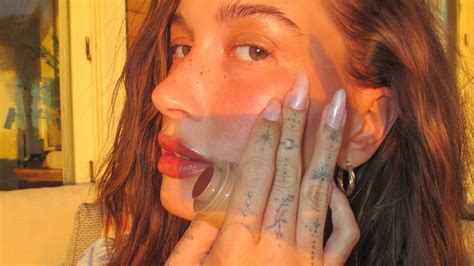 5 Of Hailey Bieber S Most Iconic Glazed Donut Nails