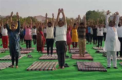 International Yoga Day स्वस्थ्य रहने के लिए जयपुरवासियों किए योगासन