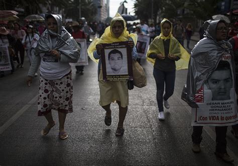 Ayotzinapa El Paso De La Tortuga El Documental Que Nunca Olvida