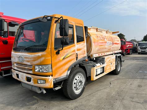 FAW Brand Rhd New Capacity Oil Bowser 8000 Liters Fuel Tanker Truck