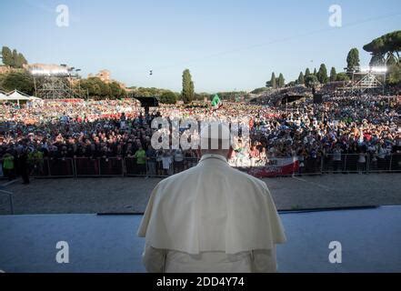 Papst Franziskus hält am Abend des 11 August 2018 im Circus Maximus in