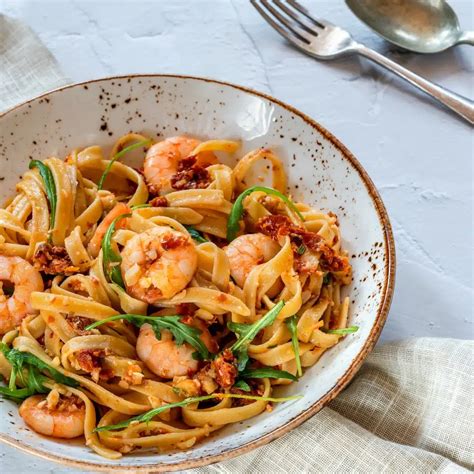 Linguine With Spicy Prawn And Tomato Sauce Frozen Fish Direct