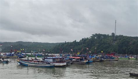 Waspadai Gelombang Tinggi Capai Enam Meter Nelayan Tulungagung