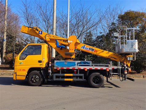 M High Altitude Operation Truck Lifting Crane Platform Truck Bucket