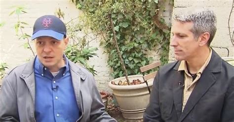 Una Coppia Gay Ha Adottato Il Bambino Abbandonato Che Uno Di Loro Ha Trovato E Salvato In Una