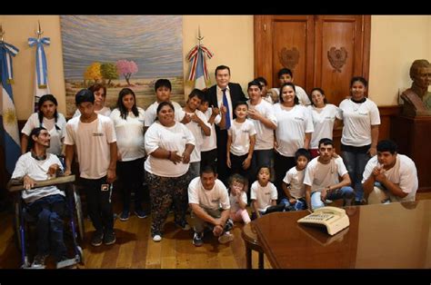 El gobernador Zamora recibió a alumnos del Centro de Día Municipal