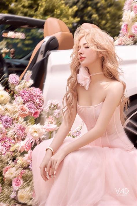 Hot girl trường NEU biến hoá đa dạng qua các concept của J A Studio