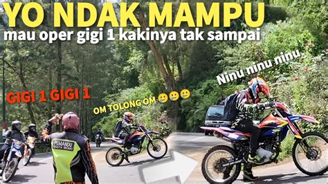 Aksi Pemotor Trail Minta Operin Gigi Sama Relawan Tanjakan Sikut