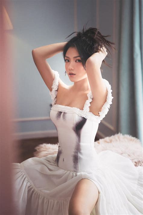 Hot girl siêu vòng 1 lừng lẫy giới 8X 9X tái xuất trên sân pickleball visual tuổi 35 gây choáng