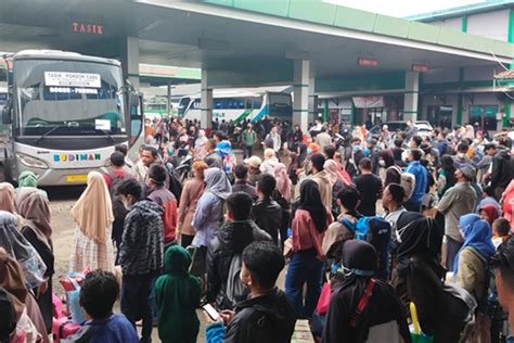 Update Arus Balik Lebaran Penumpang Membludak Pool Bus Diserbu