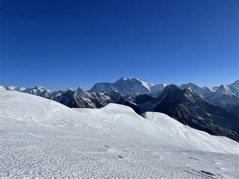 Um Viertel Vor Im Hellen Sonnenschein Sind Everest Co Hikr Org