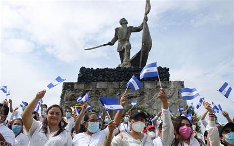 Servidores públicos rinden honores a héroes en la Hacienda San Jacinto