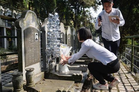 Qingming Festival Tomb Sweeping Day In China