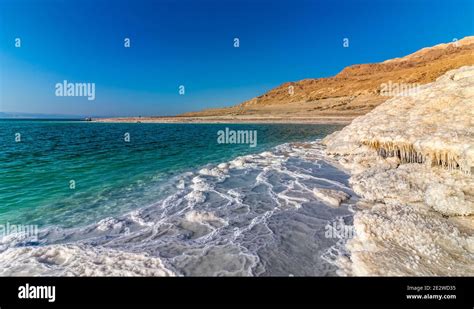 El Jordán del Mar muerto el lugar más bajo de la Tierra Fotografía de