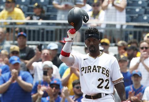 Pittsburgh Pirates Andrew Mccutchen Records 2 000th Career Hit In Win