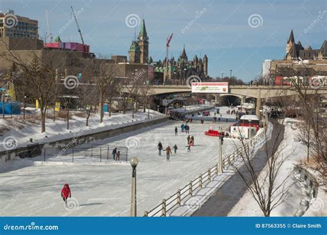 Crowds Ice Skating On The Frozen Rideau Canal Ottawa Winterlude ...