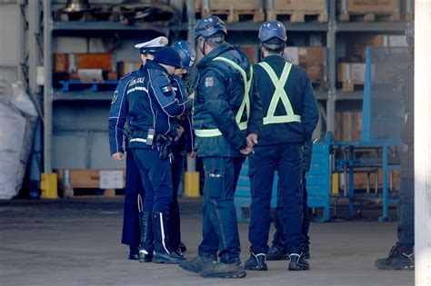 Cade Dal Tetto E Muore A 38 Anni Lennesima Tragedia Sul Lavoro A