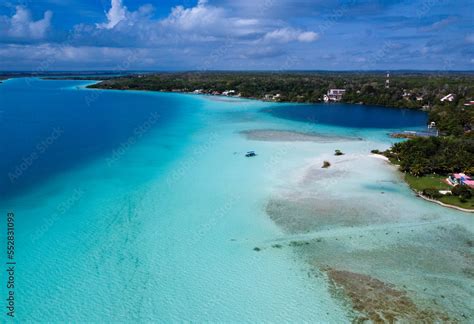 Foto De Aerial View Laguna Bacalar The Lake Of Seven Colors Laguna