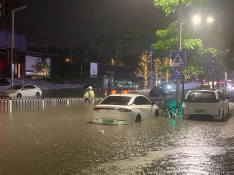 广州多区发布停课通知及暴雨红色预警广东极端天气停课指引