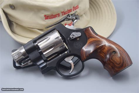 S W MODEL 327 PERFORMANCE CENTER SUPER SNUBBIE 8 SHOT 357 MAGNUM