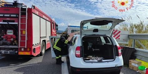 Incidente Stradale Su A2 Tra Lamezia E Pizzo Due Mezzi Coinvolti E Tre