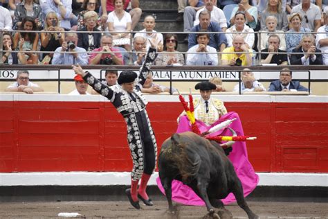 Del Toro Al Infinito Corrida De Bilbao Los Colores De EspaÑa En Las