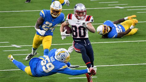 Patriots defeat Chargers 45-0 to get back to .500