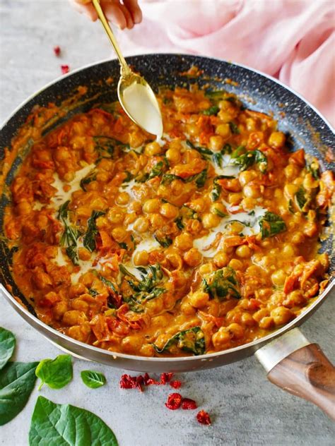 Creamy Harissa Chickpeas Elavegan